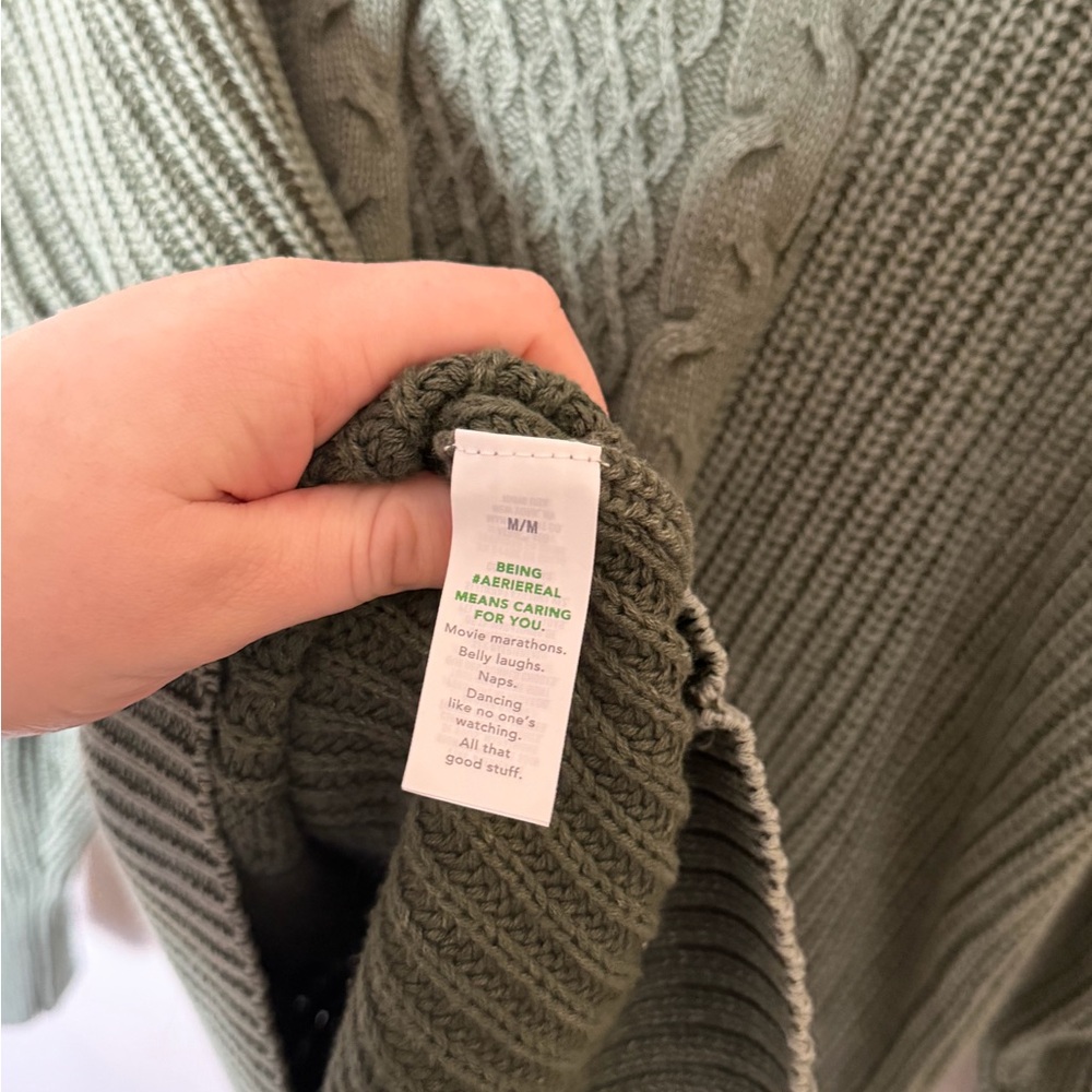 Aerie Oversized Cable Knit V-Neck Sweater Green Medium Chunky Slouchy Boho - Picture 5 of 6
